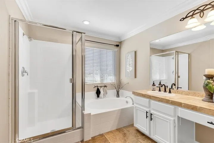End the long day in your relaxing ensuite bath.