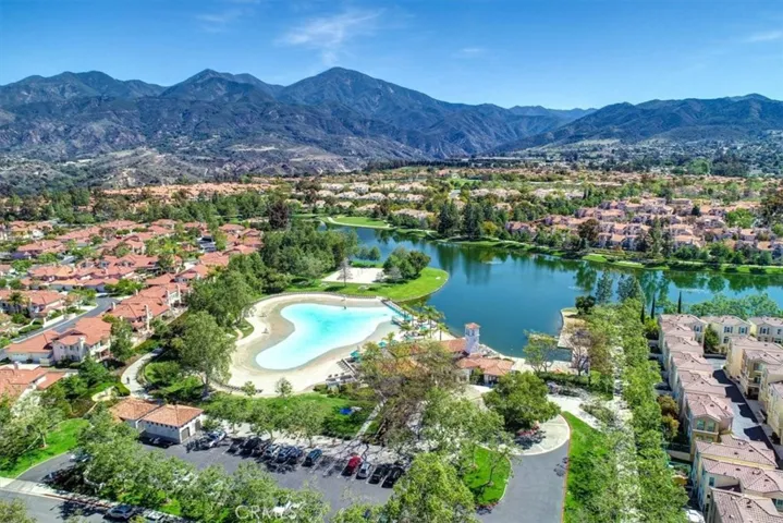 Residents enjoy exclusive access to the HOA pool/spa and nearby hiking trails, as well as all of the amenities provided by the Rancho Santa Margarita City Association, including the lake, multiple pools, parks, and more.