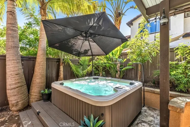 Enjoy your sparkling 7 person jacuzzi, DAY...
