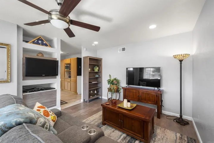 10005 Woodrose Ave, Santee, California 92071