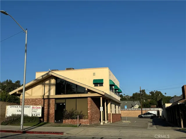 Office front w/side entrance to parking lot
