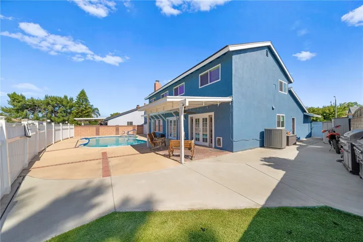 1414 Mariposa Drive, Corona, California 92879