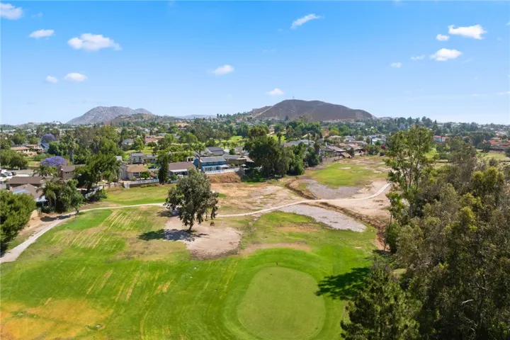 1414 Mariposa Drive, Corona, California 92879