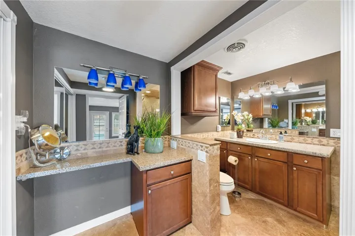 1414 Mariposa Drive, Corona, California 92879