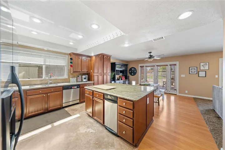1414 Mariposa Drive, Corona, California 92879