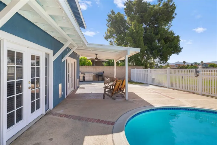 1414 Mariposa Drive, Corona, California 92879