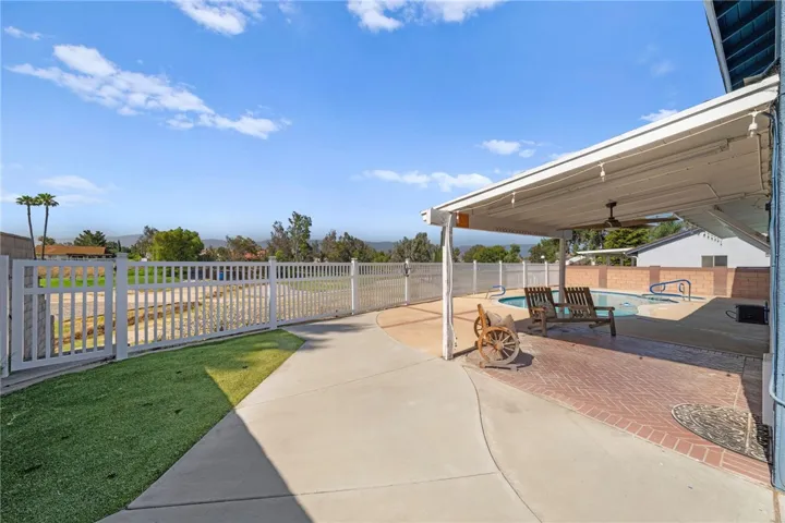 1414 Mariposa Drive, Corona, California 92879