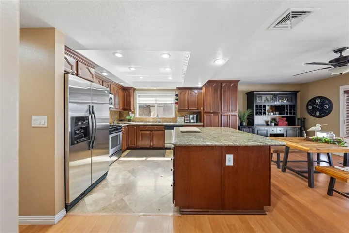 1414 Mariposa Drive, Corona, California 92879