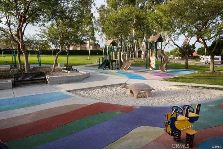 Total of 3 parks to walk to!!