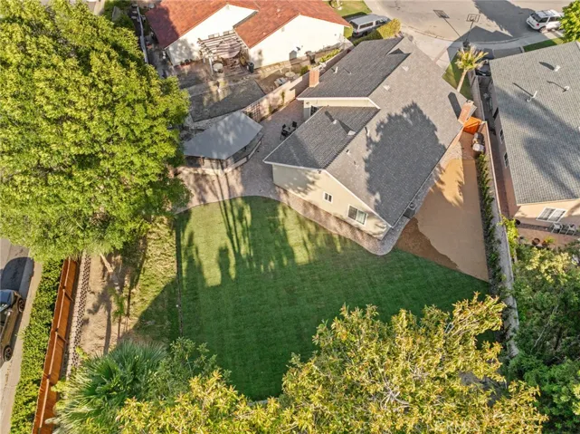 minutes from FWY, Laguna Beach, Irvine Spectrum, shops, restaurants, movie theaters