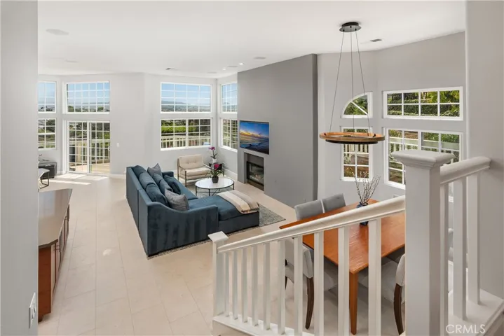 Enter into an open, dramatic living space