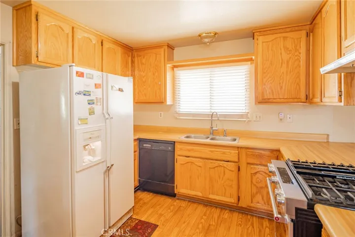 17964 Manzanita Street, Hesperia, California 92345