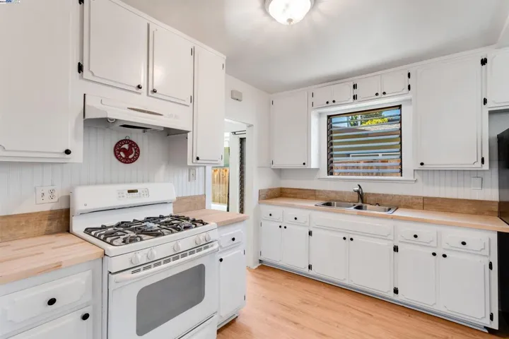 1318 Pine Street, Martinez, California 94553