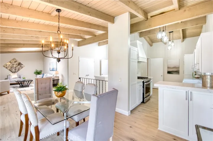 DINING AREA LOOKING TO KITCHEN