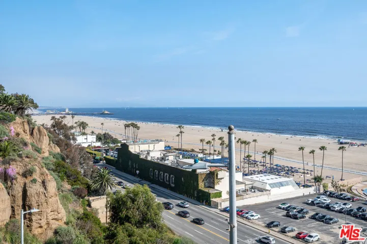 125 Montana Avenue 403, Santa Monica, California 90403
