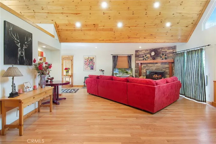 180 Grass Valley Road 33, Lake Arrowhead, California 92352