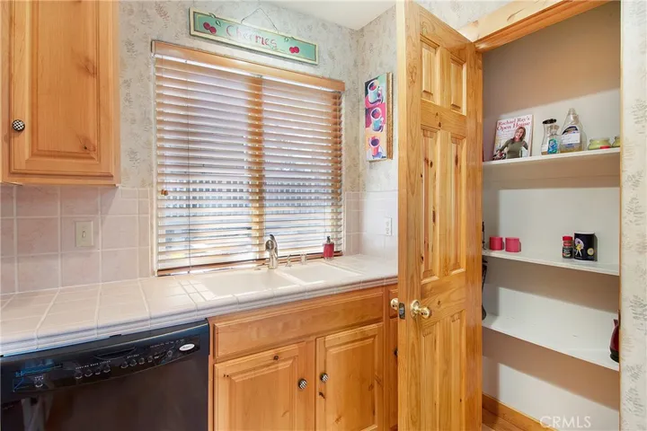 180 Grass Valley Road 33, Lake Arrowhead, California 92352