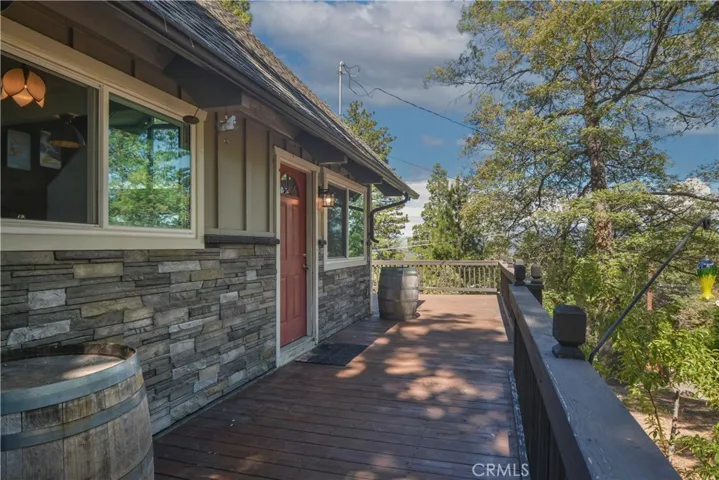 553 Pioneer Road, Lake Arrowhead, California 92352