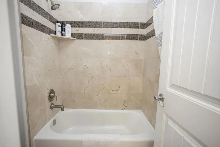 Separate loo & shower area