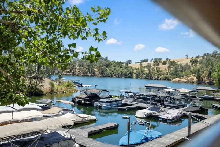 Great marina & lake views!