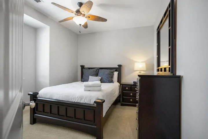 Queen room