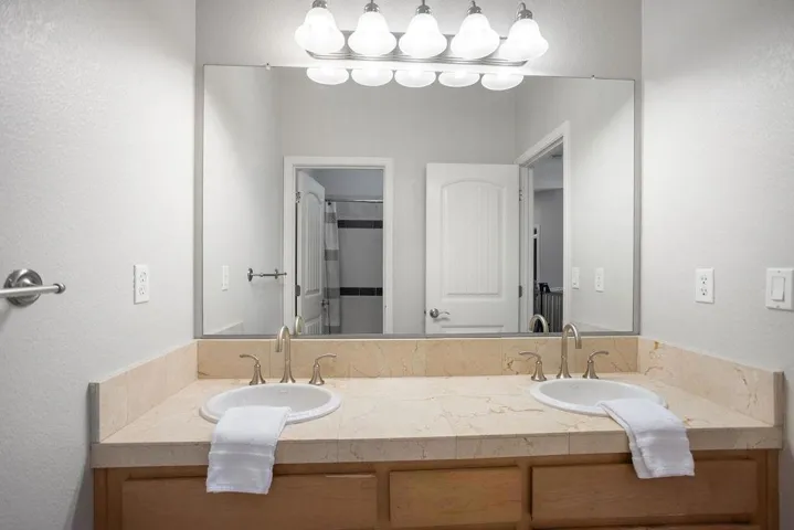 Hall bath w/ double sinks