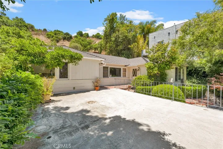15306 Del Gado Drive, Sherman Oaks, California 91403