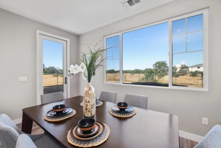 1573 Country Manor Drive, Santa Rosa, California 95403