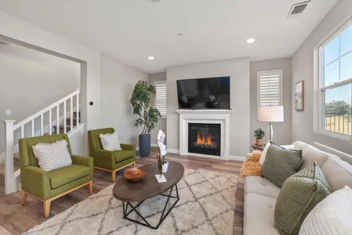 1573 Country Manor Drive, Santa Rosa, California 95403