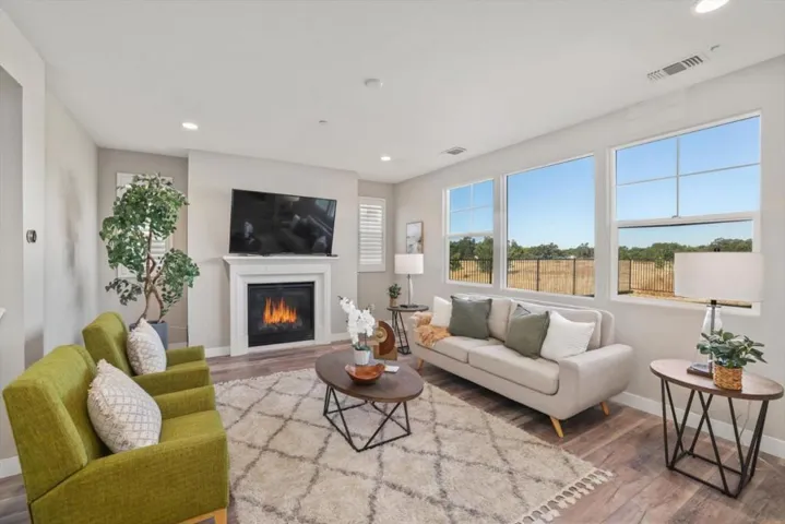 1573 Country Manor Drive, Santa Rosa, California 95403