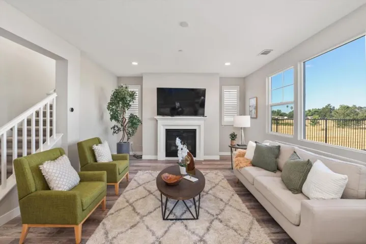 1573 Country Manor Drive, Santa Rosa, California 95403