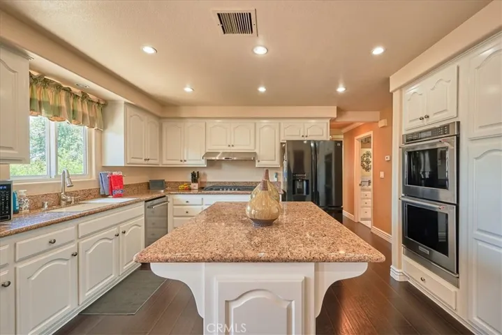 5530 Crooked Creek Road, Rancho Cucamonga, California 91737