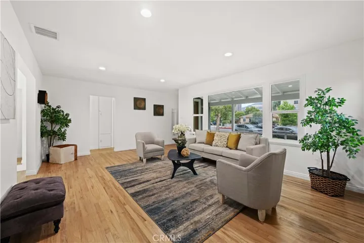 3805 W Heffron Drive, Burbank, California 91505
