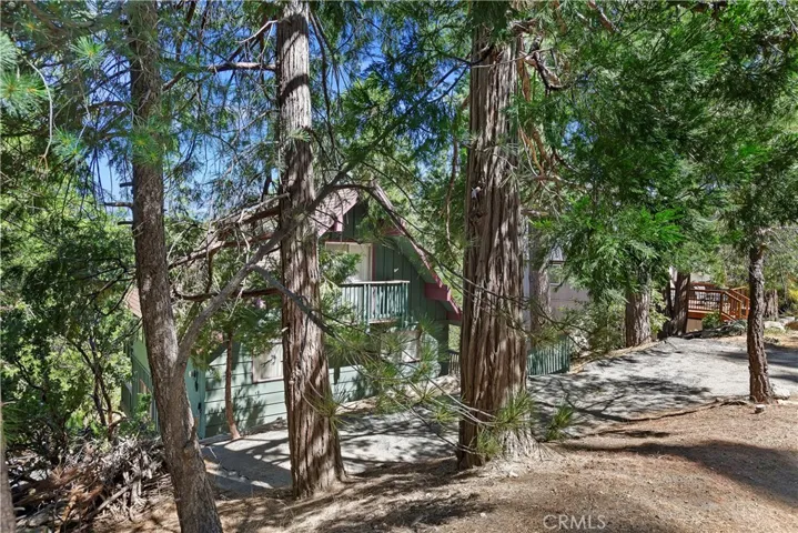 450 Pioneer Road, Lake Arrowhead, California 92352