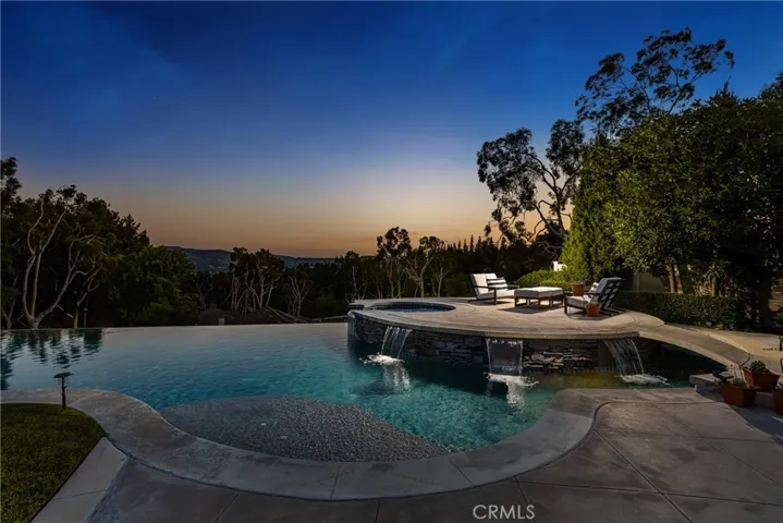 Twilight brings on a special feeling of serenity, as if no other person existed in the world. And with the total privacy that this home brings, they just may not.