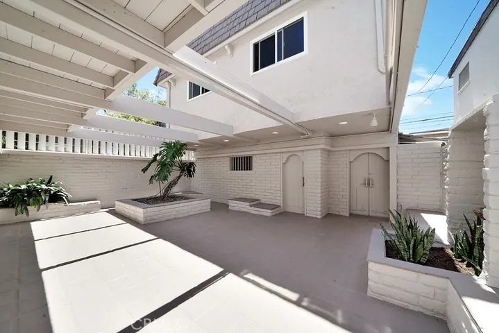 608 Marguerite Avenue, Corona Del Mar, California 92625