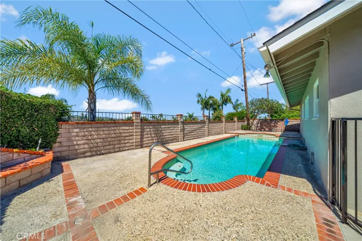 1825 Santa Rena Drive, Rancho Palos Verdes, California 90275