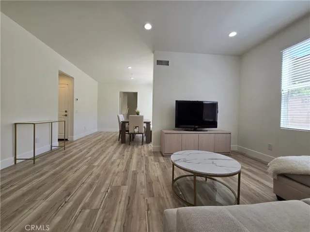 94 Chantilly, Irvine, California 92620