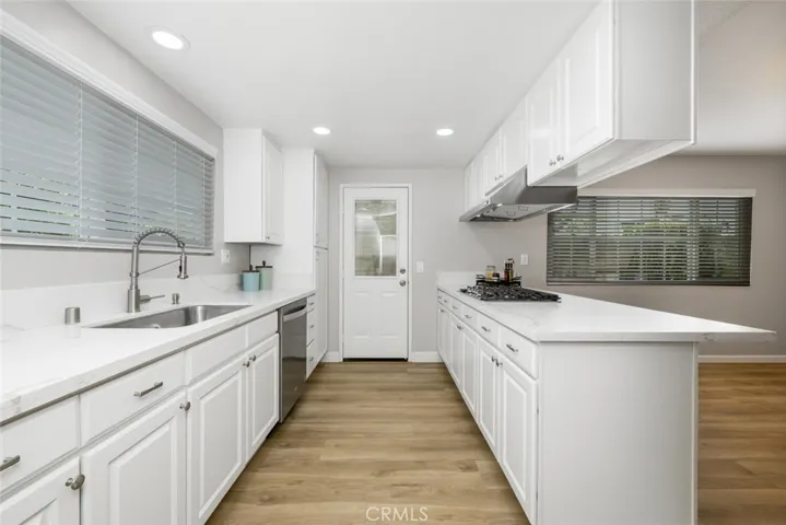 The chef will appreciate microwave, oven, warming drawer, new 5-burner gas cooktop, and dishwasher appliances.