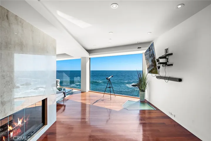 2049 Ocean Way, Laguna Beach, California 92651