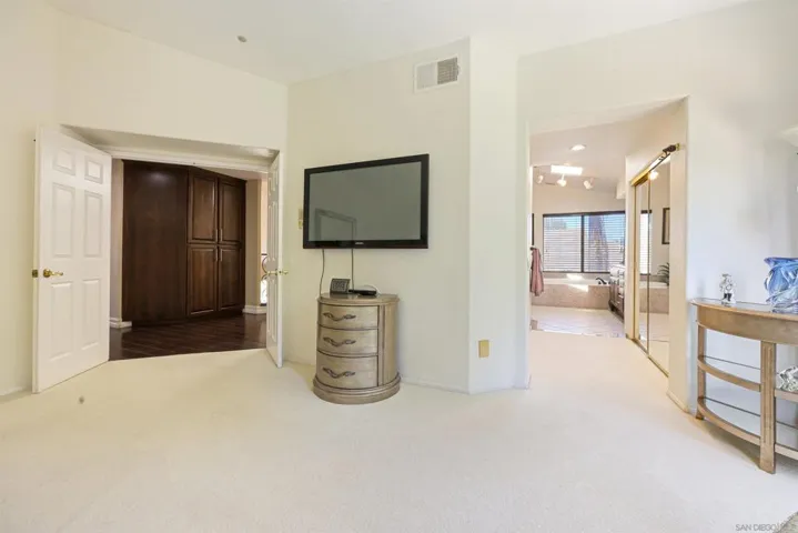 2033 Chardon Ln, El Cajon, California 92019