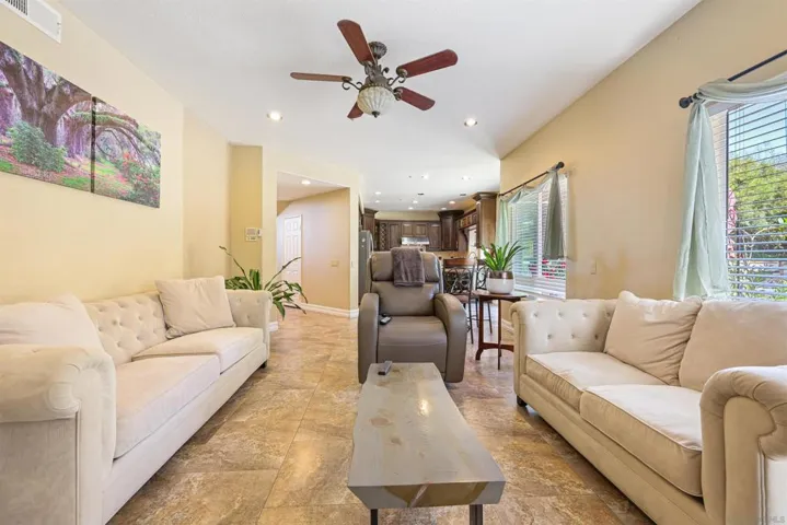 2033 Chardon Ln, El Cajon, California 92019