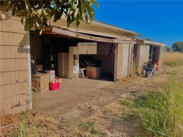 Detached Garage