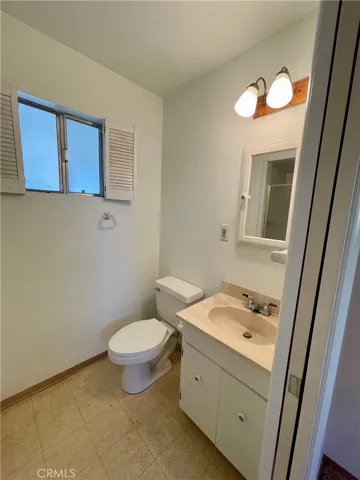 Front Bedroom's en-suite bathroom