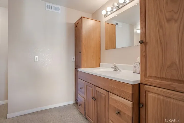 Downstairs/JADU bathroom