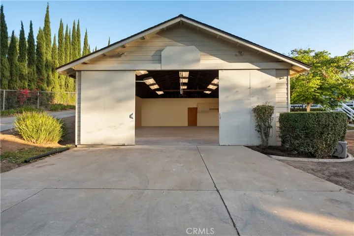 Detached barn/workshop
