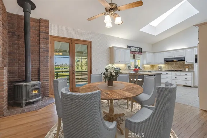 Dining area/kitchen