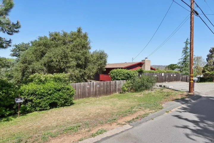 740 Iowa Street, Fallbrook, California 92028