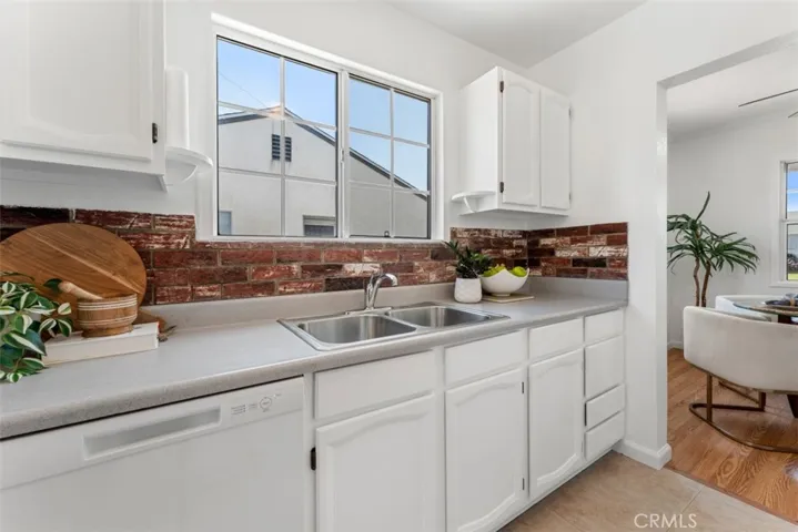 4927 W 121st Street, Hawthorne, California 90250
