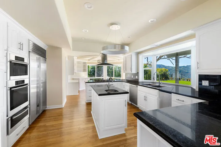 1241 Piedra Morada Drive, Pacific Palisades, California 90272